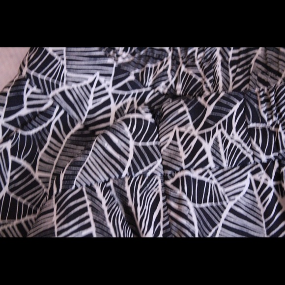 LOFT Banana Leaf Black Elastic Waist Shorts - Picture 3 of 4